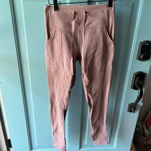 Like New Women’s Mauve/Rose Glyder Street Drawstring Legging